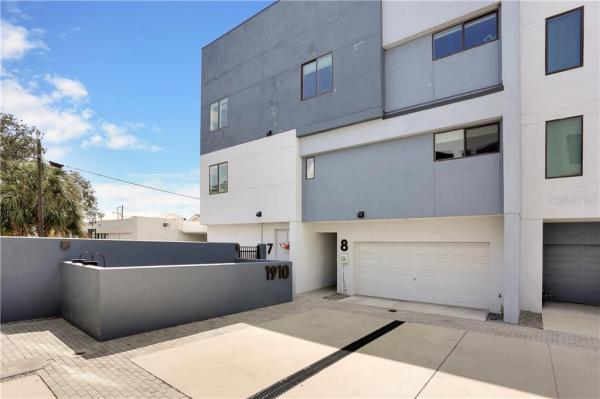 1910 URBAN NORTH TWNHMS