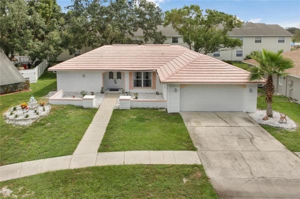 PARADISE PLACE CONDOMINIUM UNIT 2 + UNDIV 1/4 INT