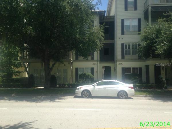 CARLYLE RESIDENCE S CELEBR CONDO