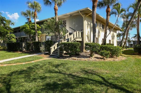 WESTBAY POINT & MOORINGS II