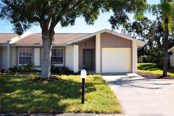TOWNHOUSES OF LAKESIDE SOUTH