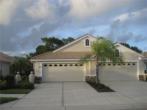 PELICAN POINTE GOLF & COUNTRY CLUB