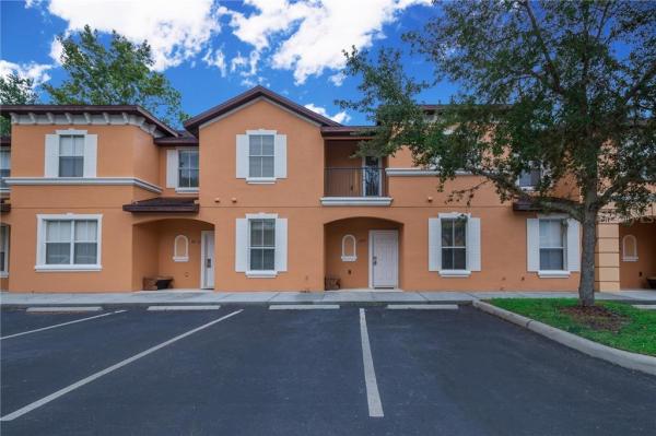 REGAL OAKS AT OLD TOWN