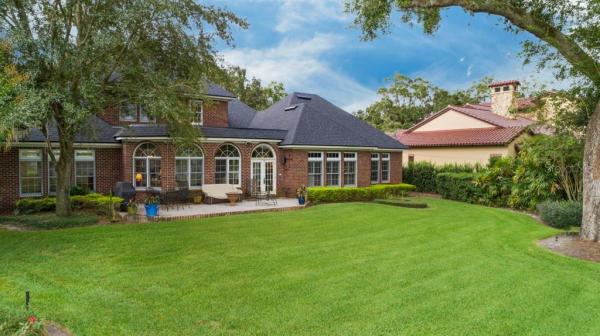 COUNTRY CLUB ESTATES