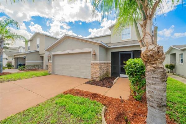 CARRIAGE POINTE PH 01