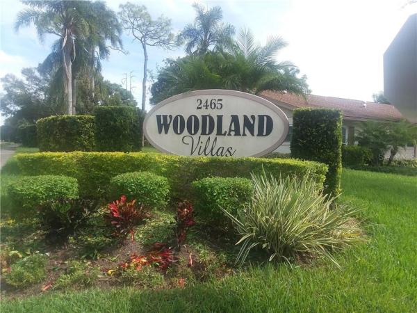 WOODLAND VILLAS COND