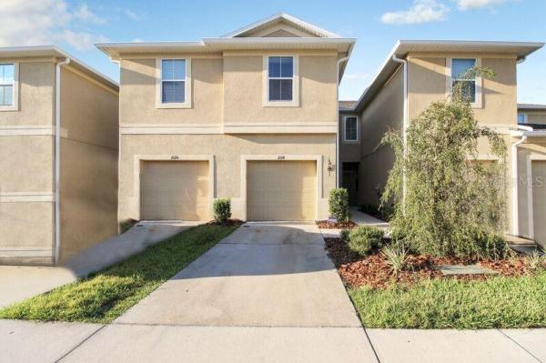 BROADWAY CENTRE TWNHMS