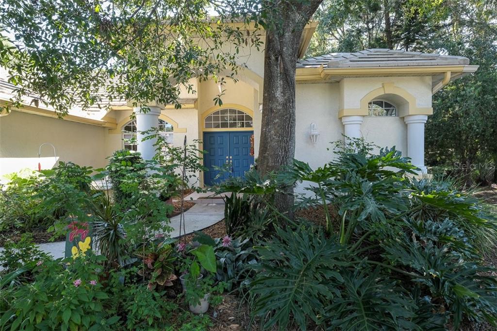 HUNTERS CROSSING - фото