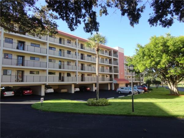 HARBOR GREEN AT YACHT CLUB ESTATE