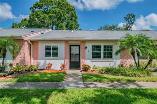 HIGHLAND LAKES VILLAS ON THE GREEN