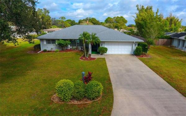 DE SOTO LAKES COUNTRY CLUB 1