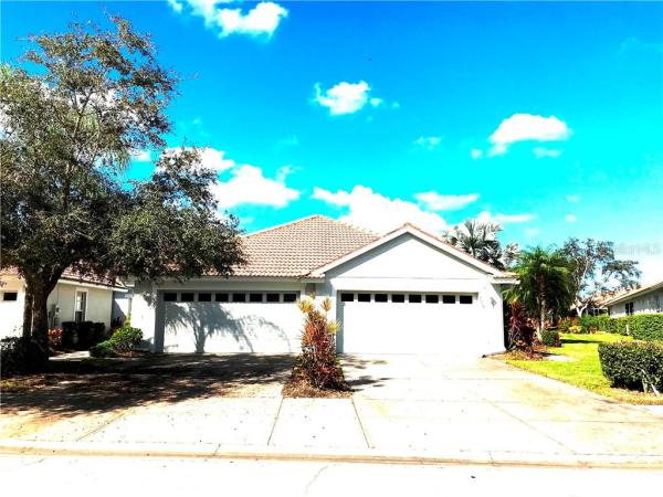 PELICAN POINTE GOLF & COUNTRY CLUB