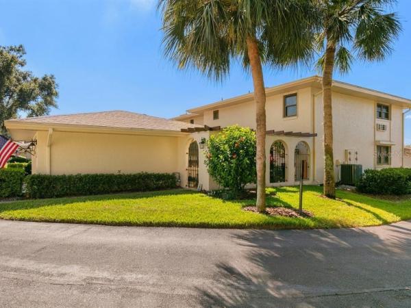 MOUNT DORA LAKE DORA VILLAS CONDO