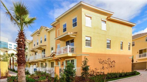 GRANDE OAKS AT HEATHROW