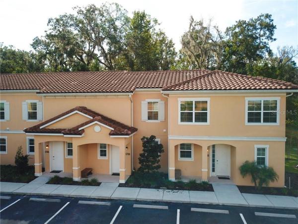 REGAL OAKS AT OLD TOWN