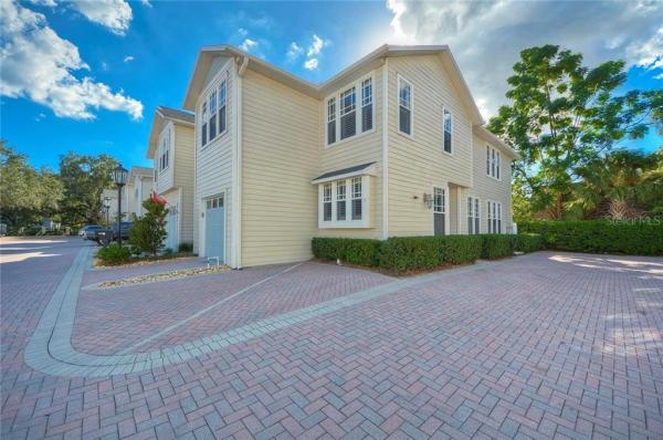 VILLAGE GATE OF HYDE PARK A CONDO