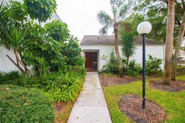 CARROLLWOOD VILLAGE CYPRESS CLUSTER HOUSES