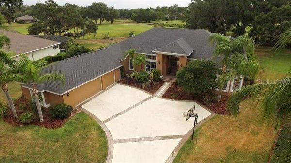 RIVER HILLS COUNTRY CLUB