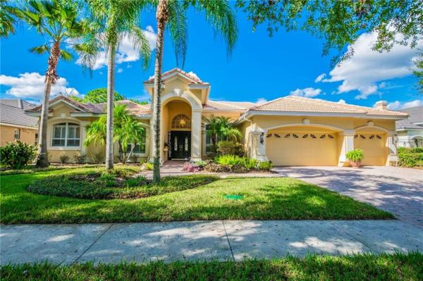 RIVER HILLS COUNTRY CLUB