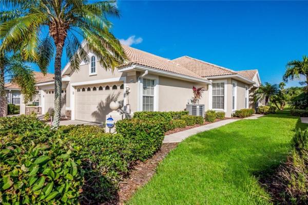 PELICAN POINTE GOLF & COUNTRY CLUB