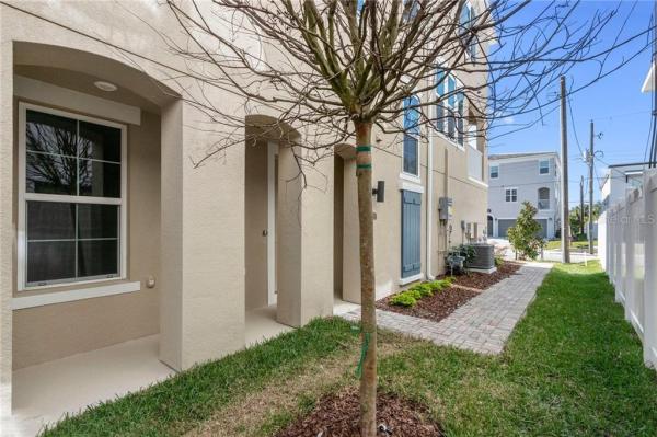 N HYDE PARK/SOHO AREA