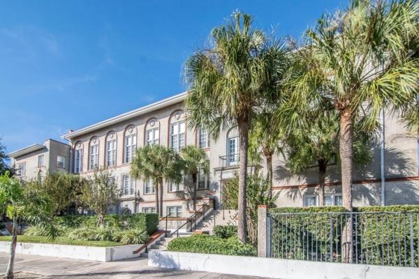 701 MIRROR LAKE CONDO