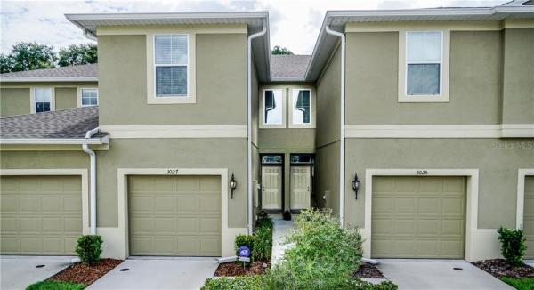 BROADWAY CENTRE TWNHMS