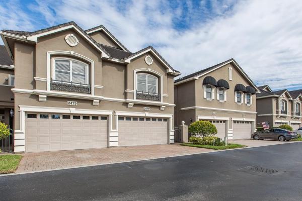 TOWNHOMES AT LOST OA