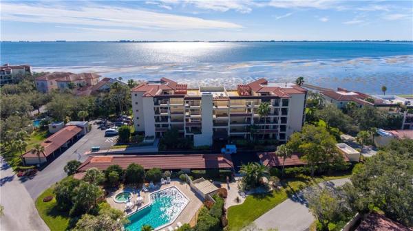 VISTAS AT WILD OAK BAY