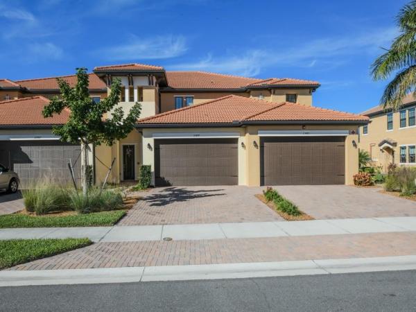 OAK RUN III AT SARASOTA NATIONAL