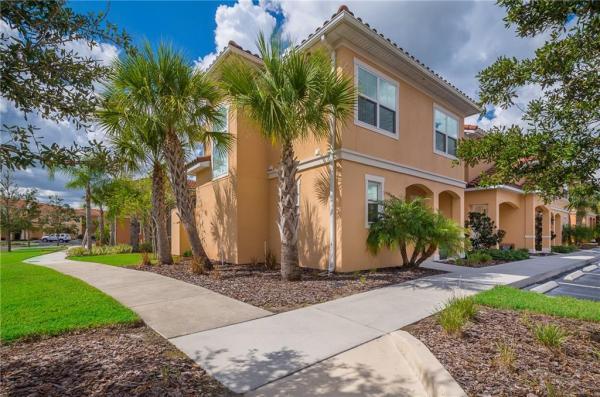 REGAL OAKS AT OLD TOWN