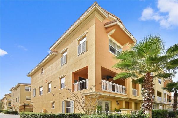 GRANDE OAKS AT HEATHROW