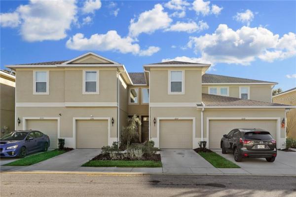 BROADWAY CENTRE TWNHMS