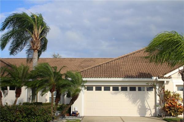 PELICAN POINTE GOLF & COUNTRY CLUB