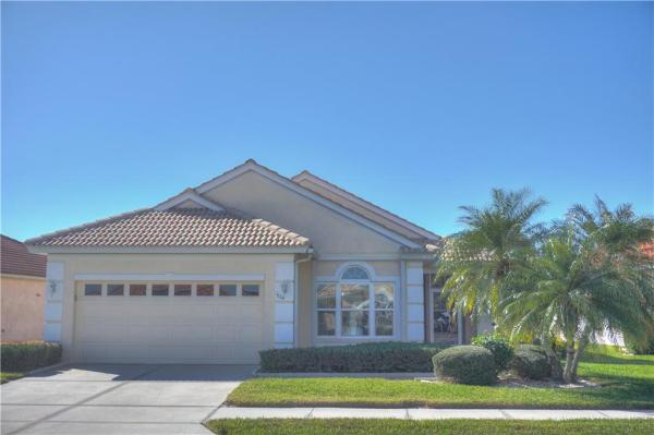 PELICAN POINTE GOLF & COUNTRY CLUB