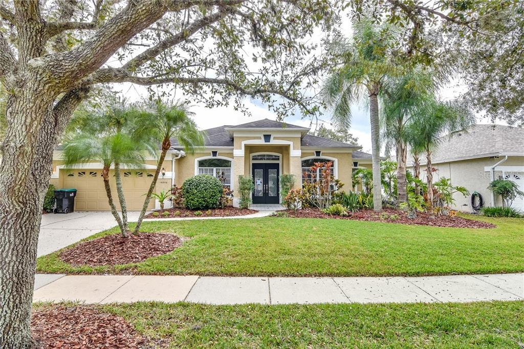 UNIVERSITY ESTATES - фото