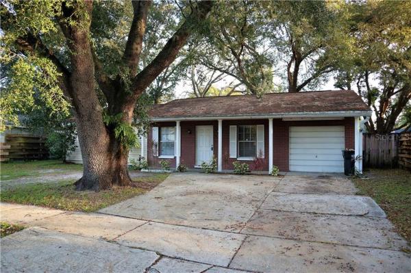 BRANDON-VALRICO HILLS ESTATES