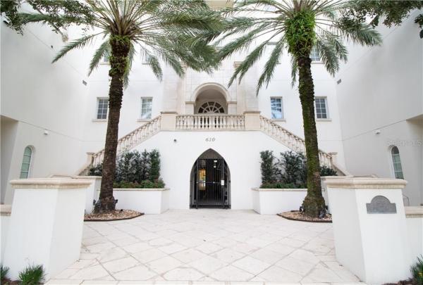 VALENCIA IN OLD HYDE PARK A CONDO