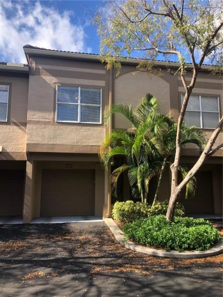 ISLAND WALK A CONDOMINIUM