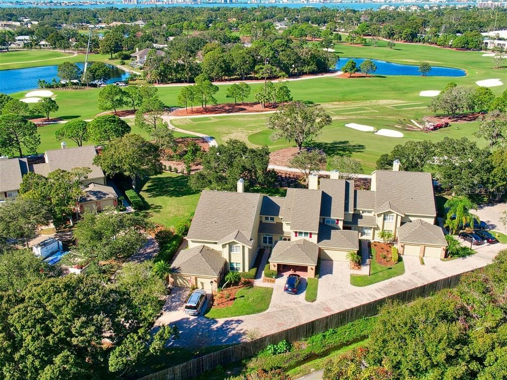 PELICAN PLACE - фото