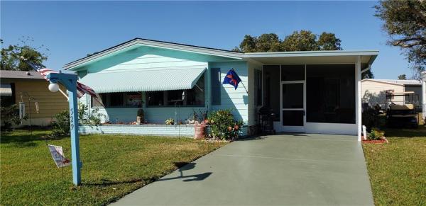 COUNTRY LAKES VILLAGE MHC OR 2352 PG 4762