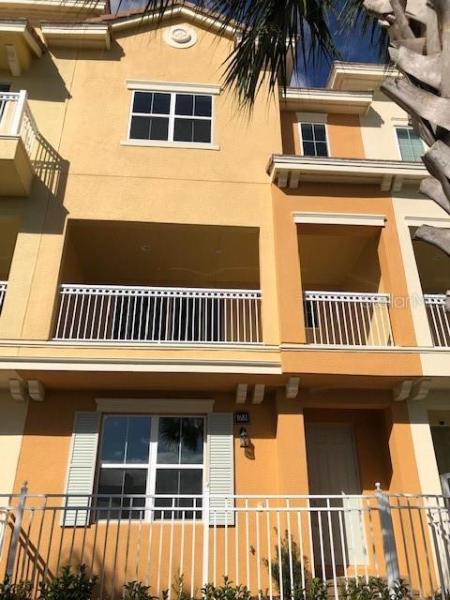 GRANDE OAKS AT HEATHROW