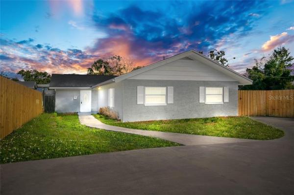 KAROLINA ON KILLARNEY