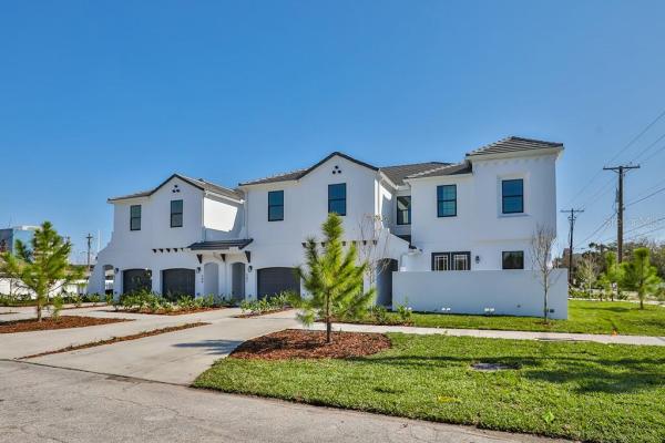 MANHATTAN GARDENS TOWNHOMES