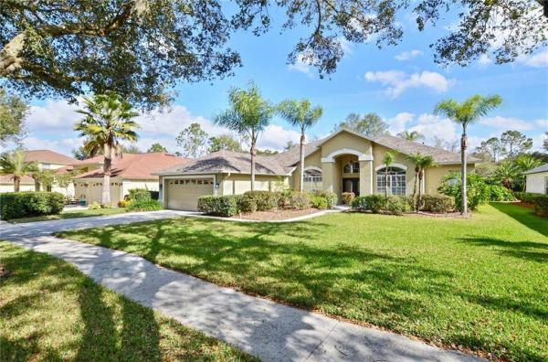 RIVER HILLS COUNTRY CLUB