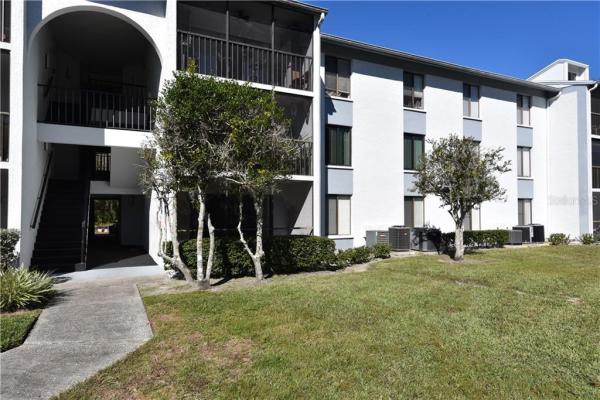 PINE RIDGE AT LAKE TARPON VILLAGE