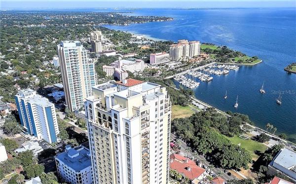 PARKSHORE PLAZA CONDO