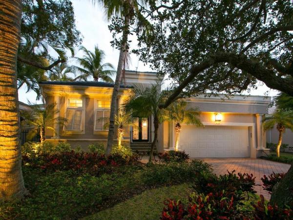 QUEENS HARBOUR, BAY ISLES