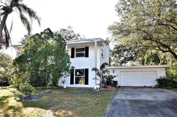 GLEN OAKS COUNTRY CLUB ESTATES