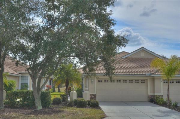 PELICAN POINTE GOLF AND COUNTRY CLUB